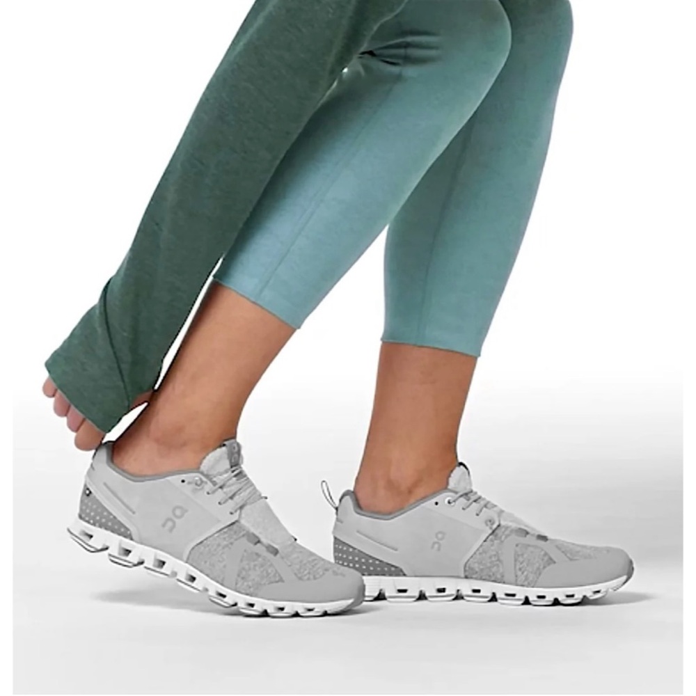 On Cloud Running Women's Light Gray Sneakers